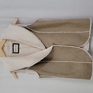 Olive & Oak faux fur Lined Vest size small like new